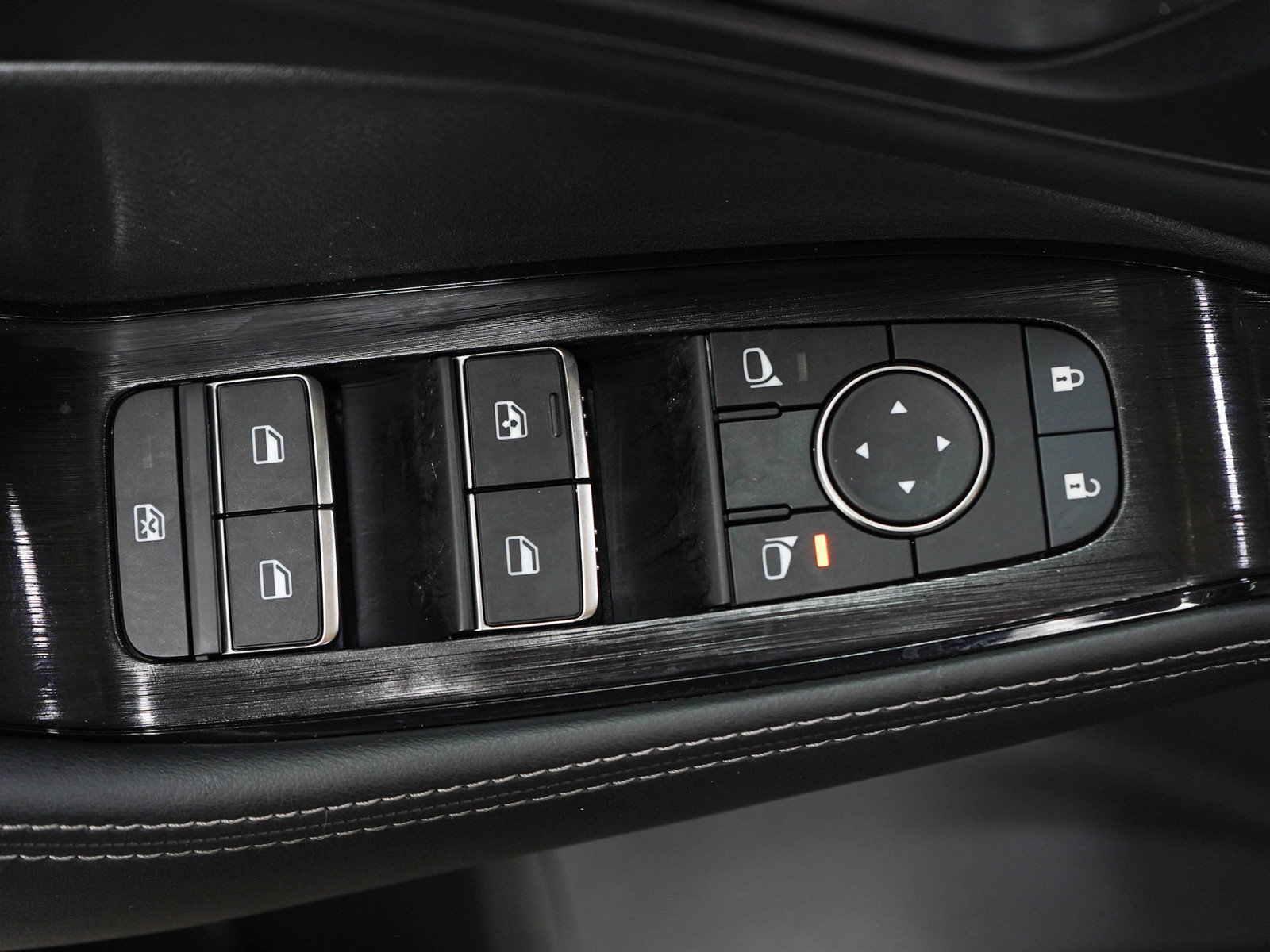 Used 2023 Nissan Rogue SL AWD/4WD image 19