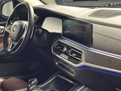 Used 2022 BMW X7 xDrive40i w/ Premium Package image 10