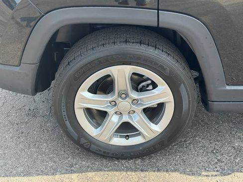 Certified 2024 Jeep Compass Latitude AWD/4WD image 12