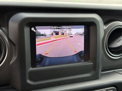 Used 2022 Jeep Gladiator Sport image 17