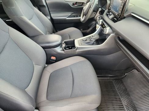 Used 2022 Toyota RAV4 LE image 11