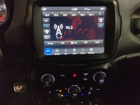 Used 2022 Jeep Renegade Latitude AWD/4WD image 25