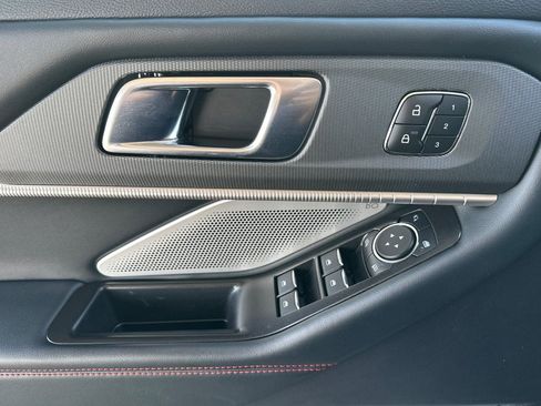 Used 2025 Ford Explorer ST image 11