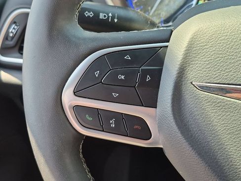Used 2025 Chrysler Pacifica Select FWD image 21