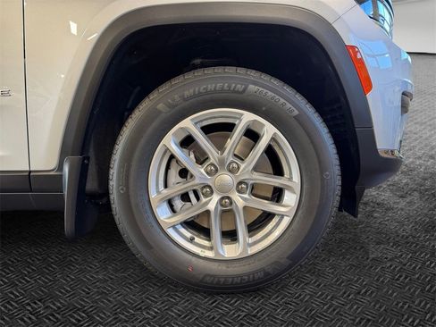 New 2025 Jeep Grand Cherokee L Laredo w/ Luxury Tech Group I image 11