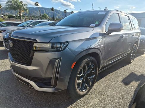 Used 2022 Cadillac Escalade Sport Platinum w/ Heavy-Duty Trailer Package AWD/4WD image 2