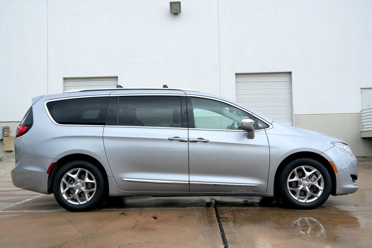 Used 2018 Chrysler Pacifica Limited FWD image 14