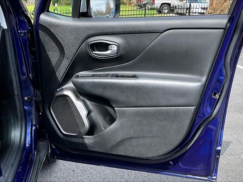 Used 2018 Jeep Renegade Limited w/ Advanced Technology Group FWD image 23