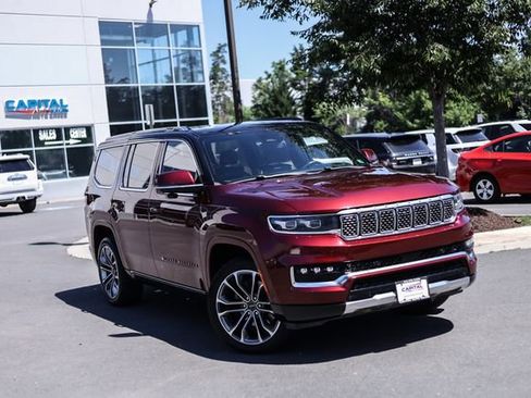 Used 2022 Jeep Grand Wagoneer Series III w/ Flexible Seating Group AWD/4WD image 3
