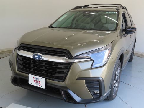 Used 2025 Subaru Ascent Limited AWD/4WD image 10