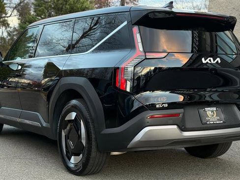 Used 2024 Kia EV9 Light Long Range image 6