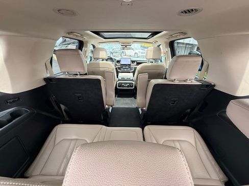 Used 2024 Ford Expedition Limited image 31