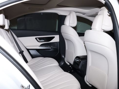 Used 2026 Mercedes-Benz E 350 4MATIC Sedan image 37