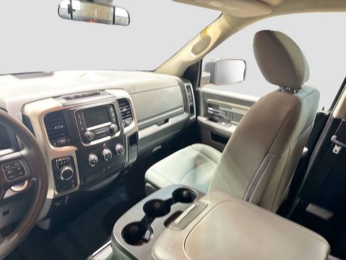 Used 2019 RAM 1500 Classic SLT image 21