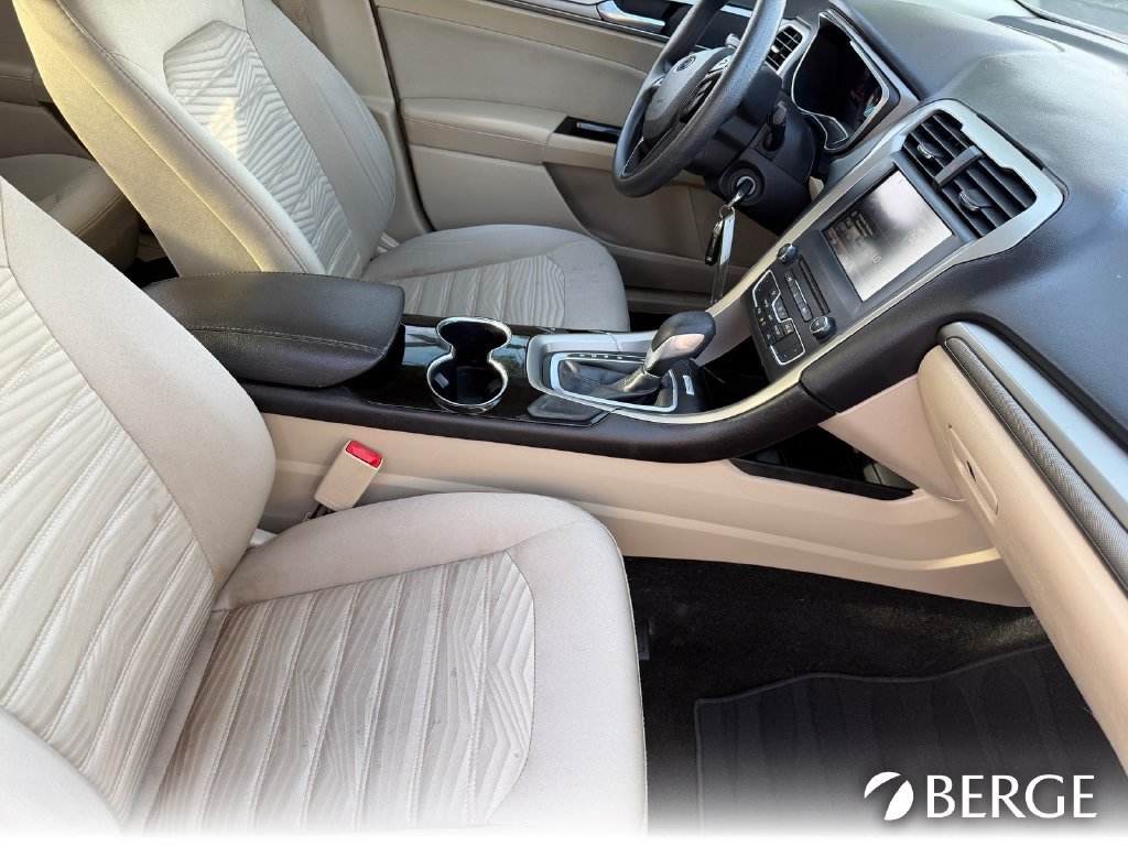 Used 2016 Ford Fusion SE FWD image 22