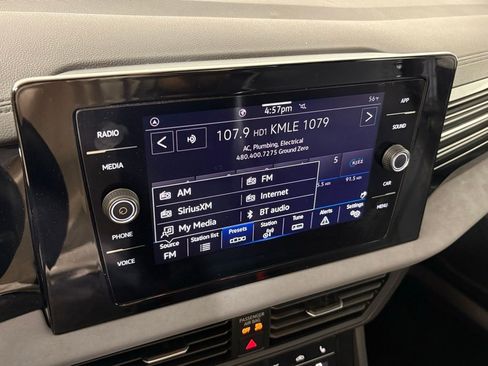 Used 2025 Volkswagen Jetta SE FWD image 27