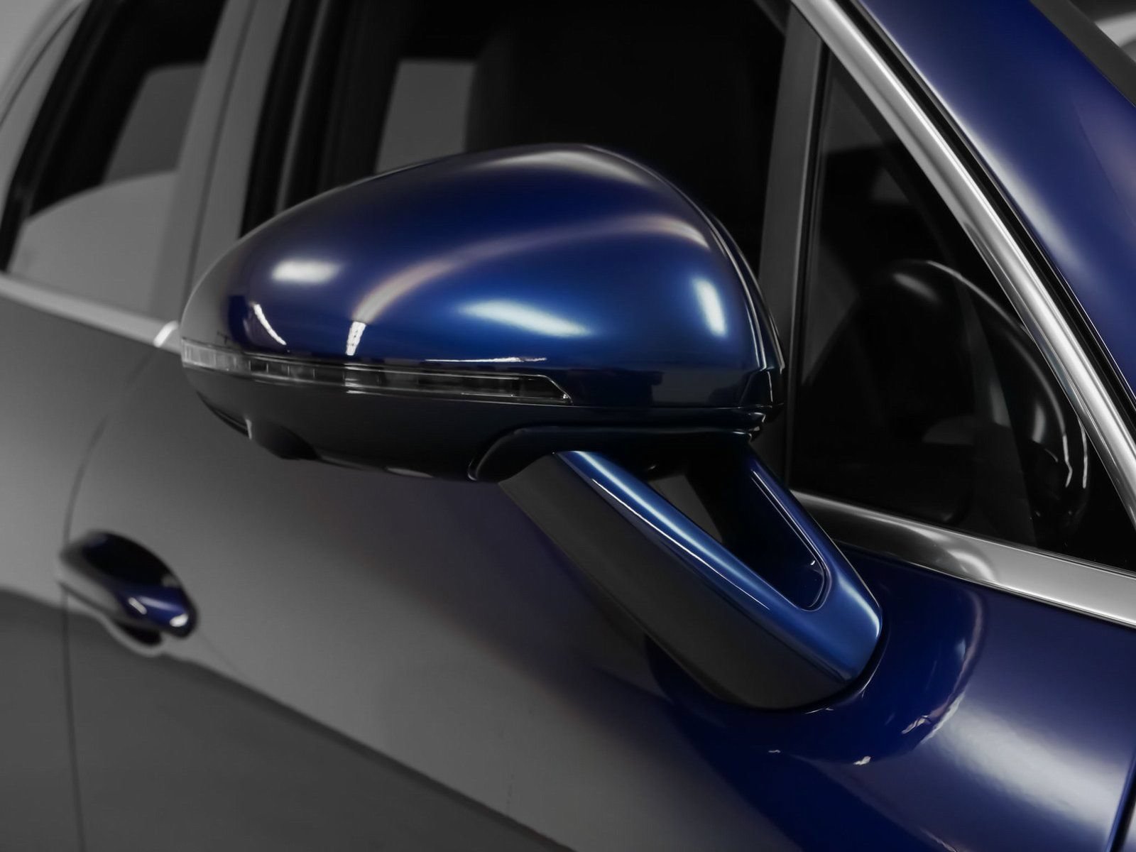 Certified 2025 Porsche Macan AWD/4WD image 17