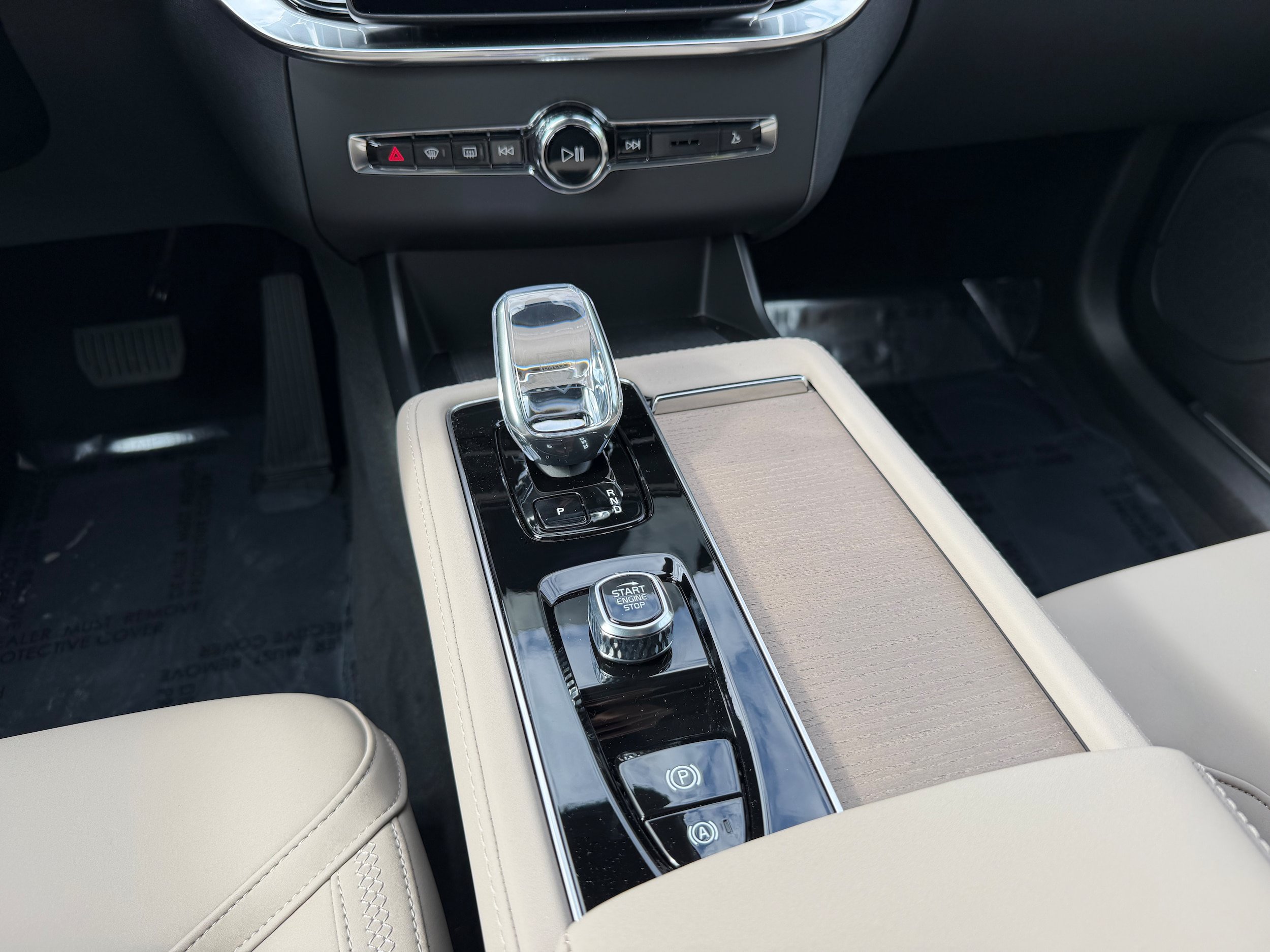 New 2026 Volvo XC90 B6 Plus w/ Protection Package Premier AWD/4WD image 14
