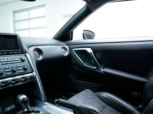 Used 2009 Nissan GT-R Premium AWD/4WD image 11