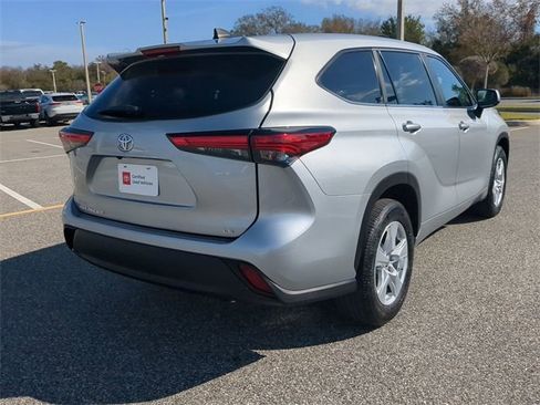 Certified 2023 Toyota Highlander LE image 4