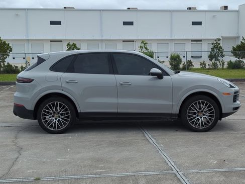 Used 2023 Porsche Cayenne image 4