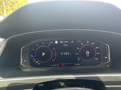 Used 2024 Volkswagen Tiguan SEL R-Line image 25