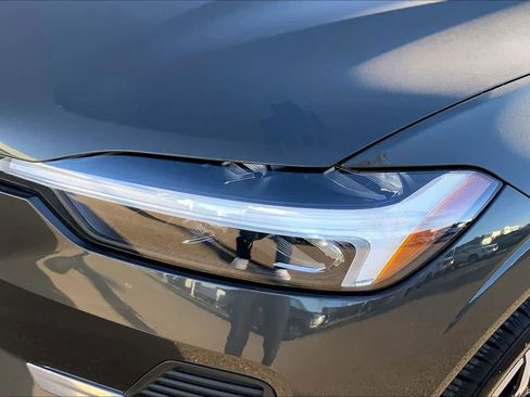 Used 2022 Volvo XC60 B5 Momentum w/ Protection Package Premier image 28