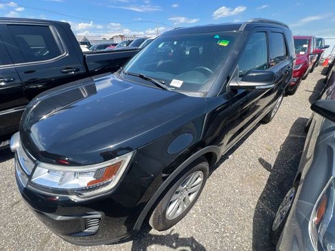Used 2018 Ford Explorer XLT w/ Equipment Group 202A AWD/4WD image 7