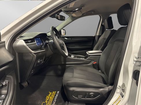 Used 2023 Jeep Grand Cherokee L Laredo image 17