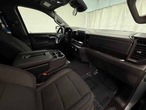 Used 2024 GMC Sierra 1500 SLE w/ Preferred Package image 8