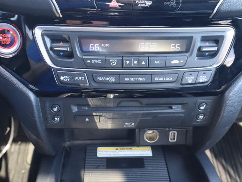 Used 2020 Honda Pilot Black Edition image 32