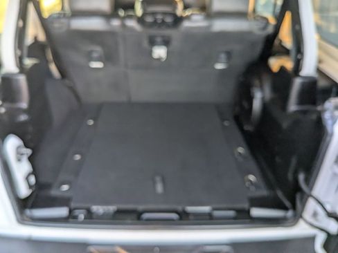 Used 2018 Jeep Wrangler Unlimited Sahara w/ Uconnect 4C Nav & Sound Group image 6