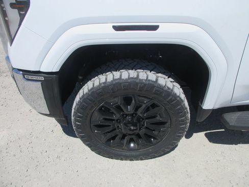 New 2026 GMC Sierra 2500 SLT w/ SLT Premium Package AWD/4WD image 13