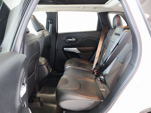 Used 2018 Jeep Cherokee Trailhawk w/ Comfort/Convenience Group image 27