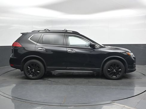 Used 2017 Nissan Rogue SV w/ Midnight Edition AWD/4WD image 4