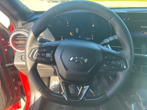Used 2025 Chevrolet Trax RS w/ Driver Confidence Package FWD image 28