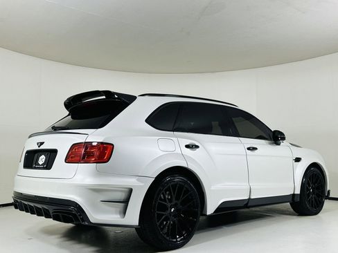 Used 2017 Bentley Bentayga image 4
