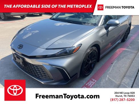 Used 2025 Toyota Camry SE w/ Convenience Package FWD image 1