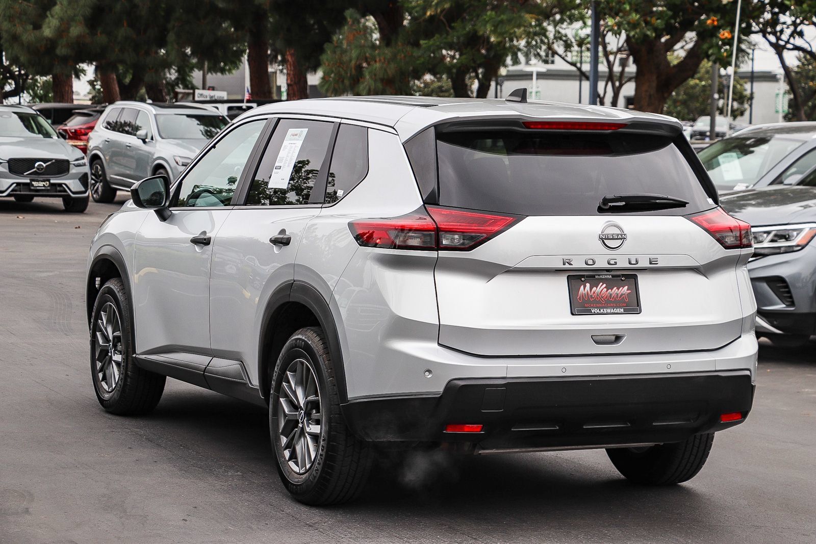 Used 2024 Nissan Rogue S FWD image 8