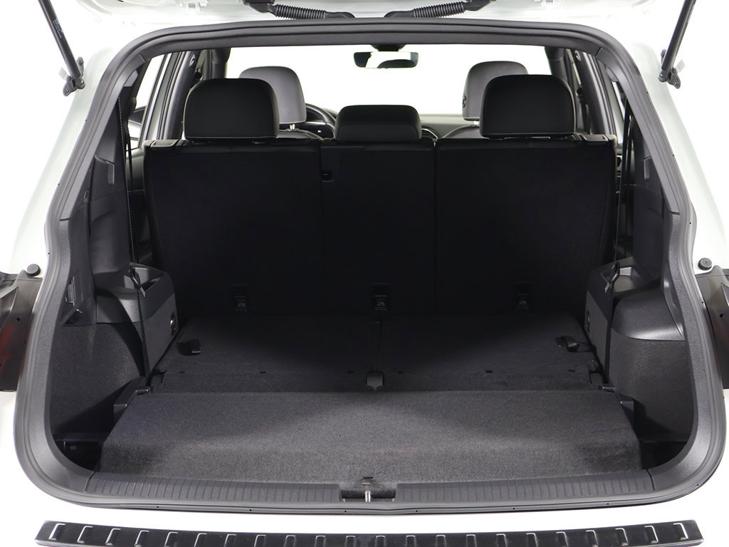 Used 2023 Volkswagen Tiguan SE R-Line FWD image 21