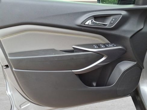 Used 2025 Chevrolet Trax ACTIV w/ Sunroof Package FWD image 16