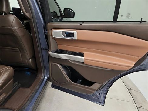 Used 2021 Ford Explorer King Ranch w/ Premium Technology Package image 41