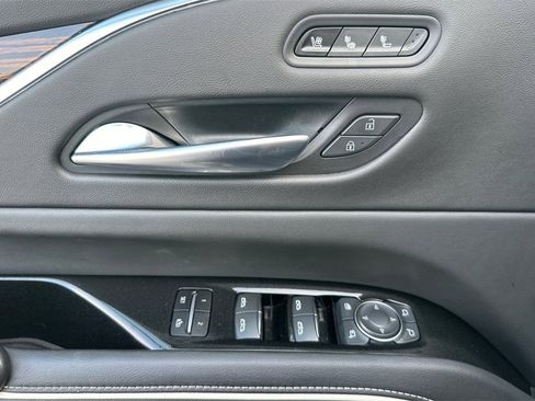 Used 2022 Cadillac Escalade Premium Luxury image 14