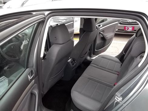 Used 2009 Volkswagen Rabbit S image 8