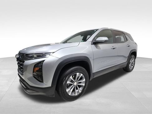 Used 2026 Chevrolet Equinox LT FWD image 8