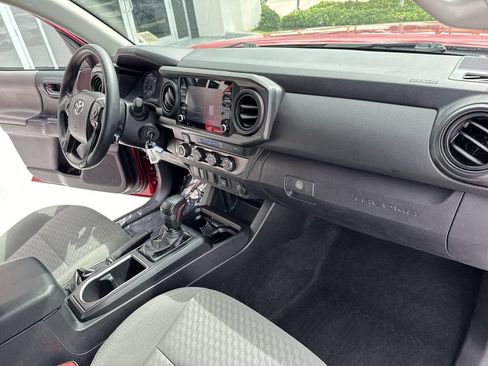 Used 2021 Toyota Tacoma SR AWD/4WD image 32