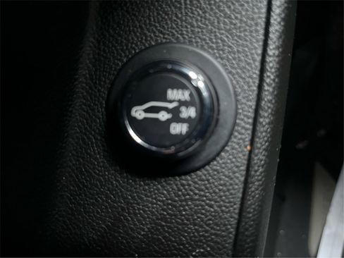 Certified 2023 Chevrolet Traverse RS image 39