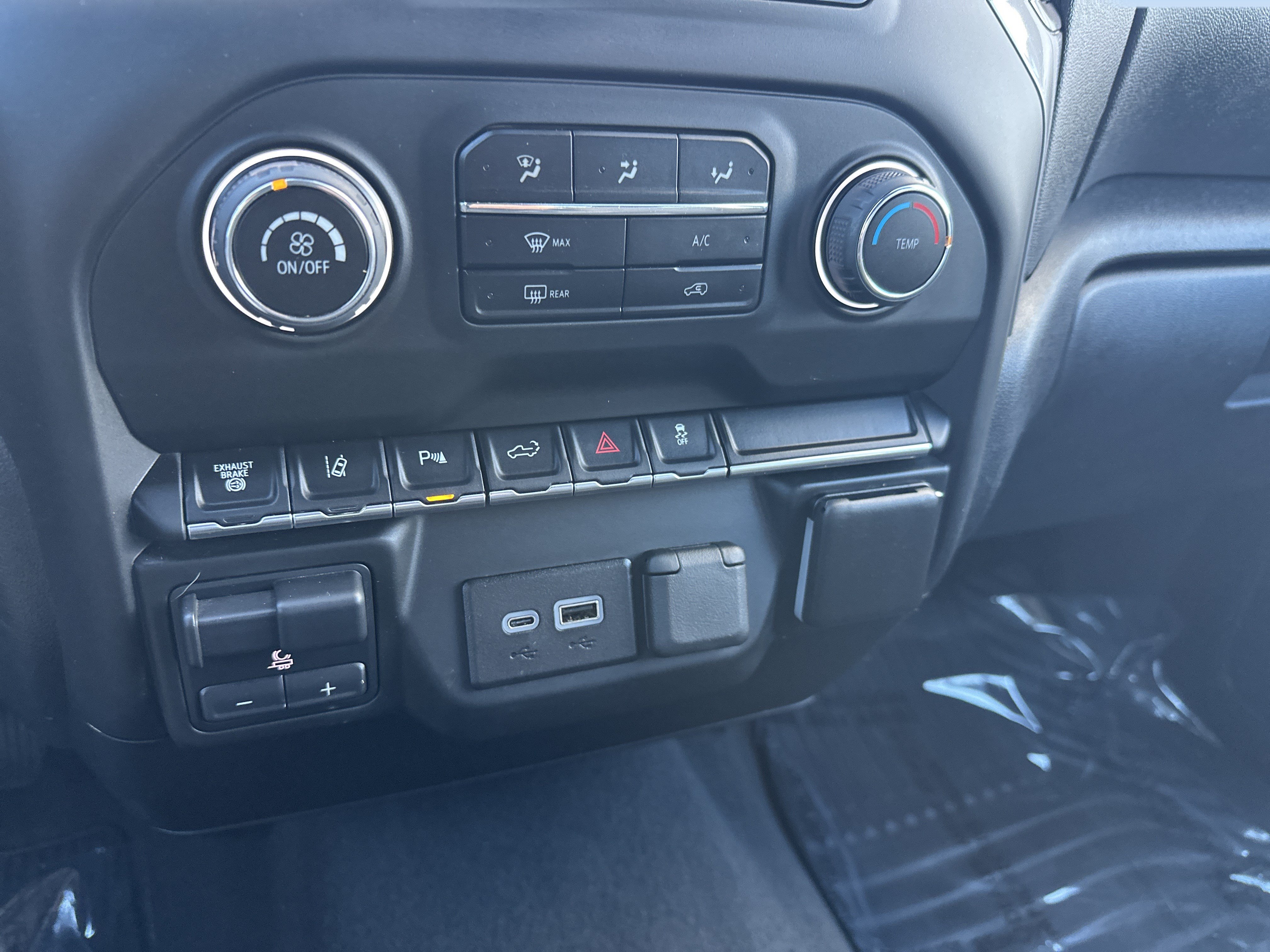 Certified 2024 Chevrolet Silverado 2500 Custom w/ Custom Value Package AWD/4WD image 20
