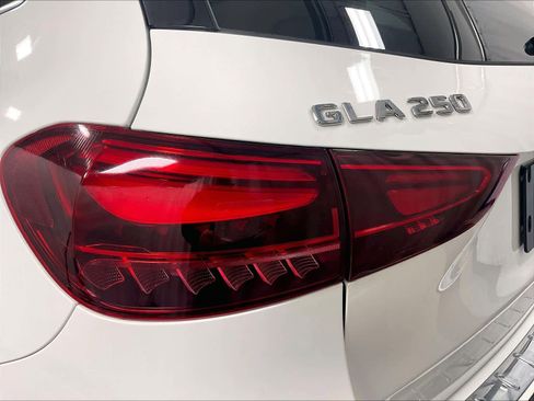 Used 2025 Mercedes-Benz GLA 250 4MATIC image 34