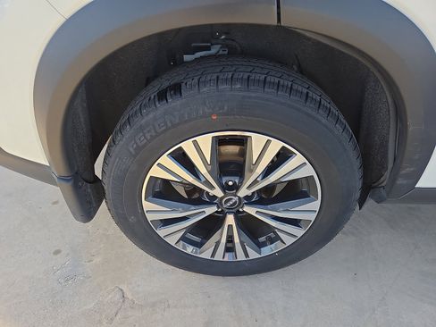 Used 2023 Nissan Rogue SV image 7